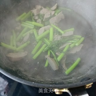 水炒鸡肝茼蒿步骤6