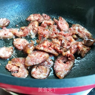 洋葱青椒炒腊肠步骤4