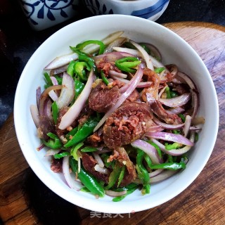 洋葱青椒炒腊肠步骤9