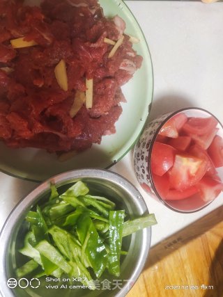 青椒西红柿炒牛肉步骤1 青椒西红柿炒牛肉步骤1