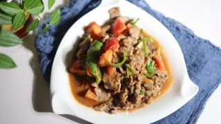 青椒西红柿炒牛肉步骤6 青椒西红柿炒牛肉步骤6
