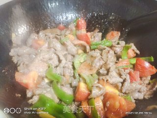 青椒西红柿炒牛肉步骤5 青椒西红柿炒牛肉步骤5
