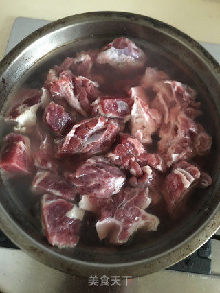 土豆胡萝卜焖牛肉步骤1