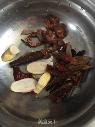 土豆胡萝卜焖牛肉步骤2