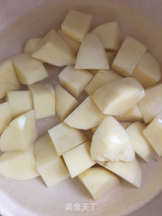 土豆胡萝卜焖牛肉步骤3