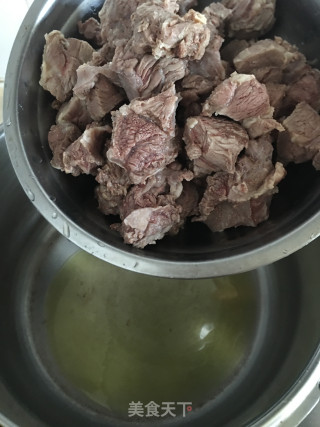 土豆胡萝卜焖牛肉步骤5