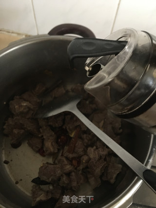 土豆胡萝卜焖牛肉步骤7