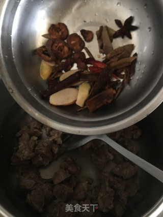 土豆胡萝卜焖牛肉步骤6