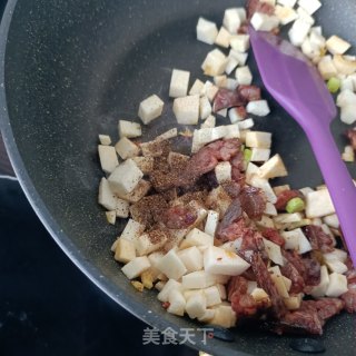 “腊味”煎辣肠芋头糕步骤13 “腊味”煎辣肠芋头糕步骤13