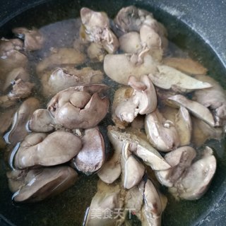 莴苣荸荠炒鸡肝步骤2 莴苣荸荠炒鸡肝步骤2