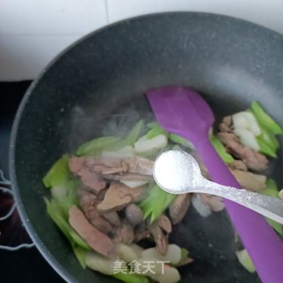 莴苣荸荠炒鸡肝步骤10 莴苣荸荠炒鸡肝步骤10