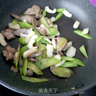 莴苣荸荠炒鸡肝步骤11 莴苣荸荠炒鸡肝步骤11