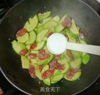 腊肠炒西葫芦步骤8