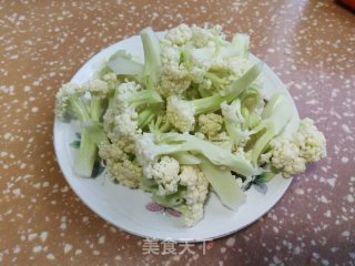 腊肉蒜苗炒花菜步骤1