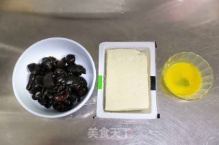 鸡蛋炒木耳豆腐步骤1