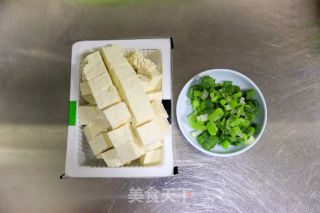 鸡蛋炒木耳豆腐步骤2