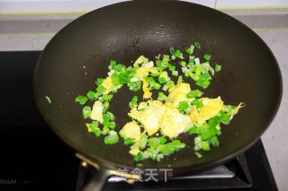 鸡蛋炒木耳豆腐步骤3
