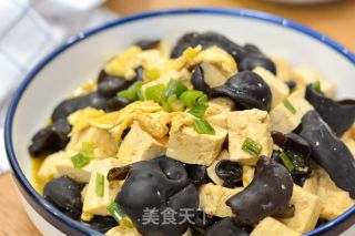 鸡蛋炒木耳豆腐步骤7