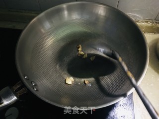 绿豆芽炒韭菜步骤3
