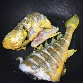 酸菜烧黄花鱼步骤4 酸菜烧黄花鱼步骤4