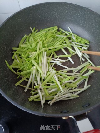 蒜黄炒护心肉步骤6