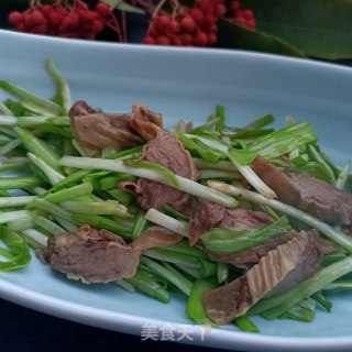 蒜黄炒护心肉步骤11