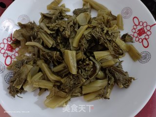 肥肠焖酸菜步骤2