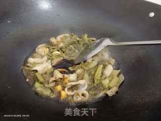 肥肠焖酸菜步骤7