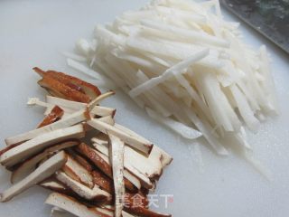 榨菜丝香干炒白佛手瓜步骤4