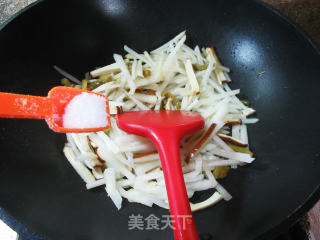 榨菜丝香干炒白佛手瓜步骤6