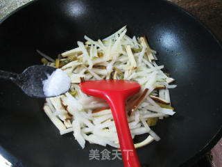 榨菜丝香干炒白佛手瓜步骤7
