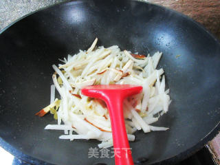 榨菜丝香干炒白佛手瓜步骤8