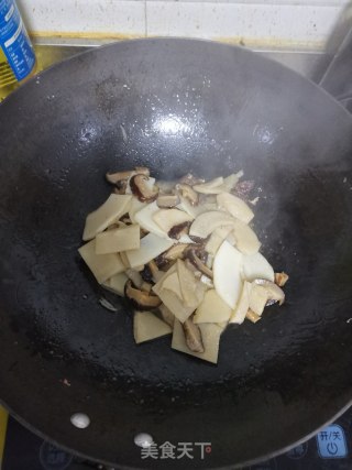 双冬炒红虾步骤6