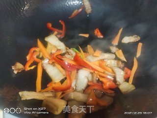 韭菜肉片炒豆芽步骤2