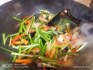 韭菜肉片炒豆芽步骤3