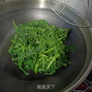 茼蒿拌煎蛋步骤6
