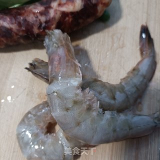 “腊味”辣肠大虾炒芸豆步骤2