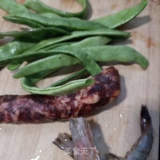 “腊味”辣肠大虾炒芸豆步骤3