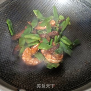 “腊味”辣肠大虾炒芸豆步骤14