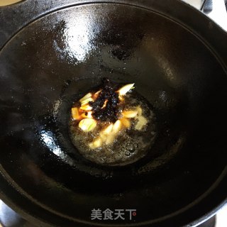 老干妈炒猪皮步骤4 老干妈炒猪皮步骤4