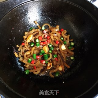 老干妈炒猪皮步骤7 老干妈炒猪皮步骤7