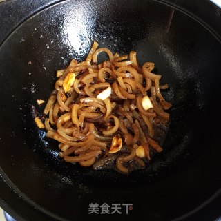 老干妈炒猪皮步骤6 老干妈炒猪皮步骤6