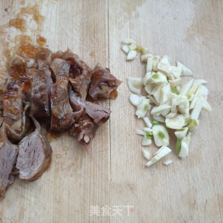 蒿子杆炒护心肉步骤5