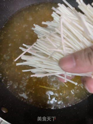酸汤花甲粉丝步骤6