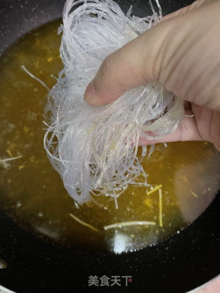 酸汤花甲粉丝步骤7