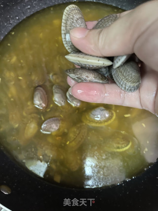 酸汤花甲粉丝步骤8
