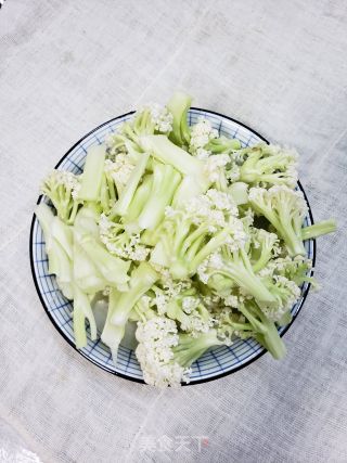 有机菜花炒腊肠步骤1 有机菜花炒腊肠步骤1