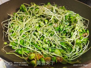 油堆炒黑豆芽步骤4