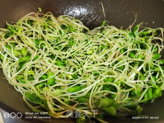 油堆炒黑豆芽步骤6