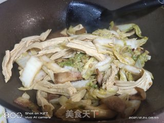 娃娃菜炒腐竹步骤5